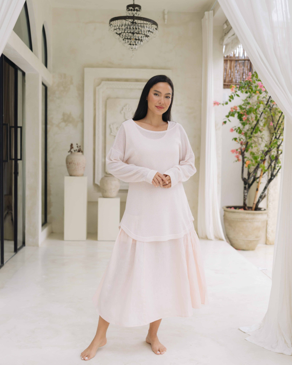 LIGHT WEIGHT COTTON KNIT JUMPER IN ICE PINK (Model is wearing a size Small.)